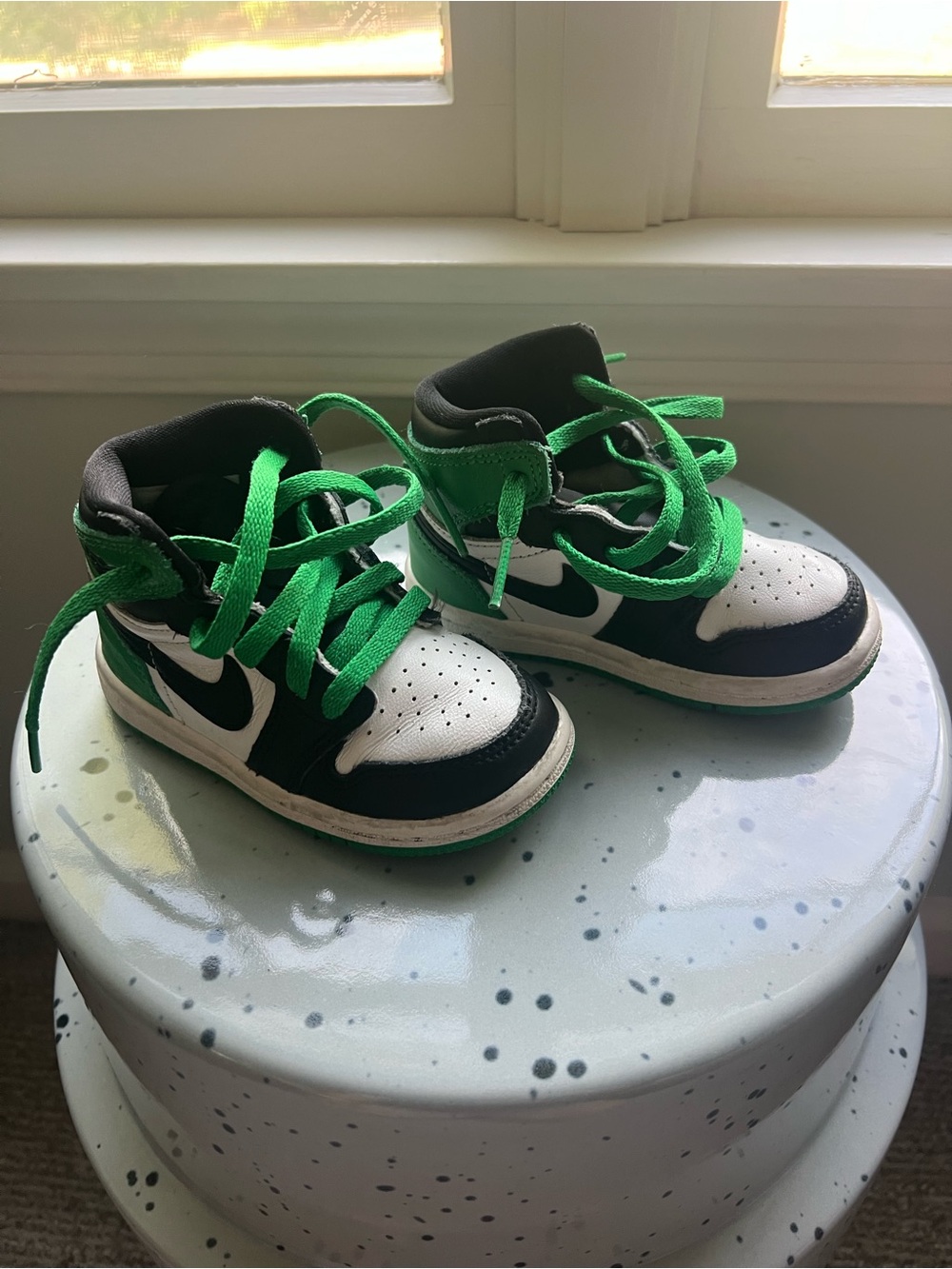 Jordan Baby / Toddler High-Top Sneakers in Black, White & Green